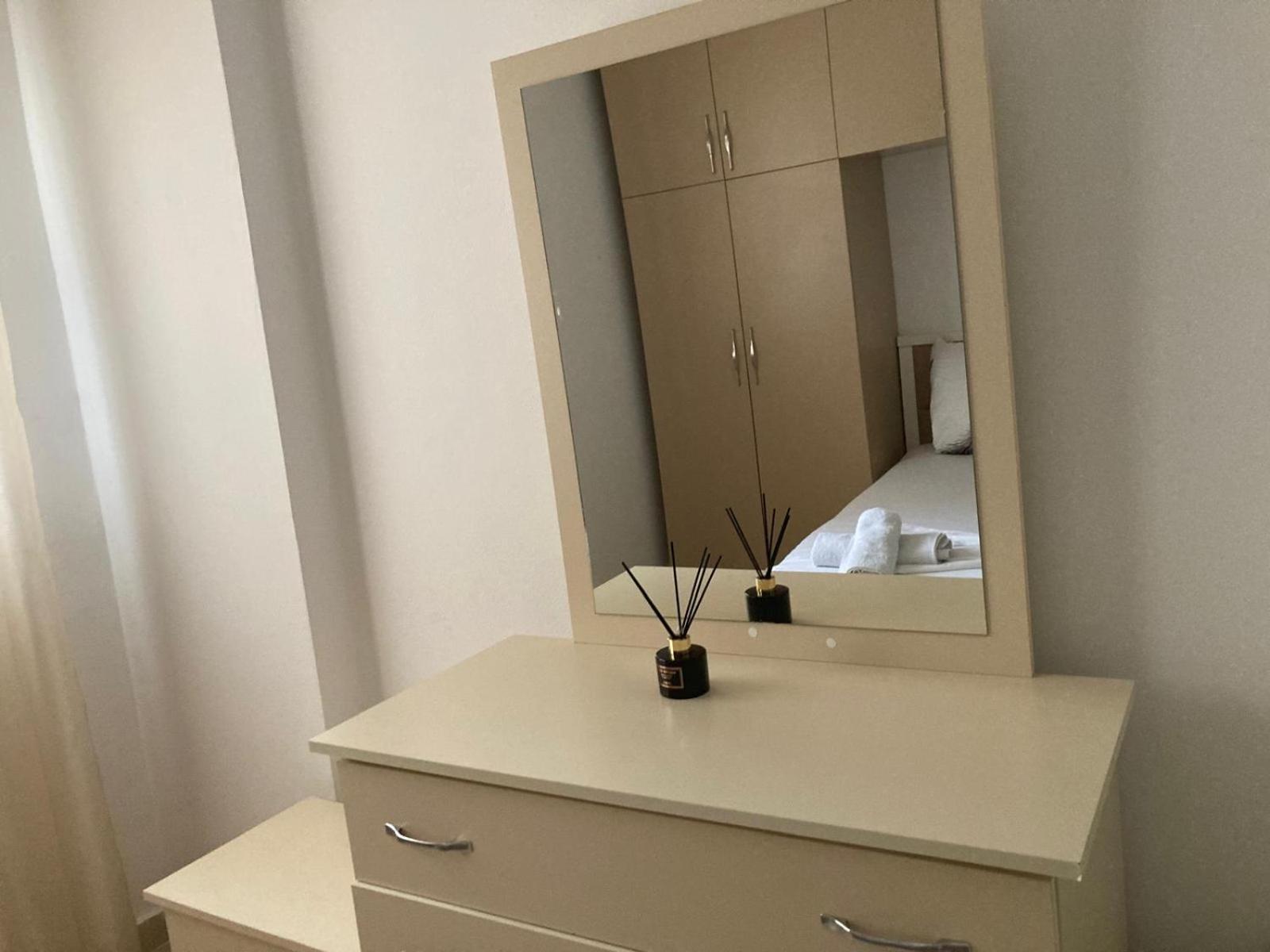 Hergi Apartament Vlorë Exterior foto